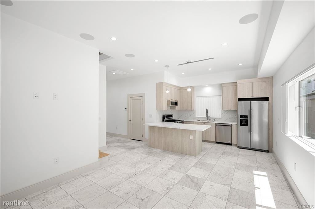 13908 Collins St - Photo 3 of 10