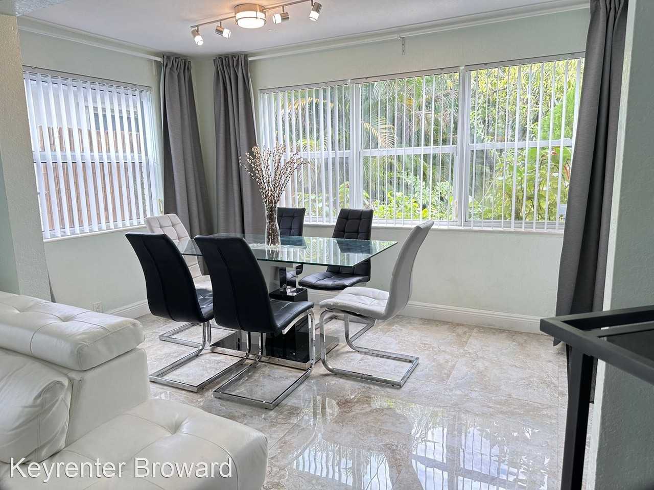 1940 Adams St - Photo 3 of 14