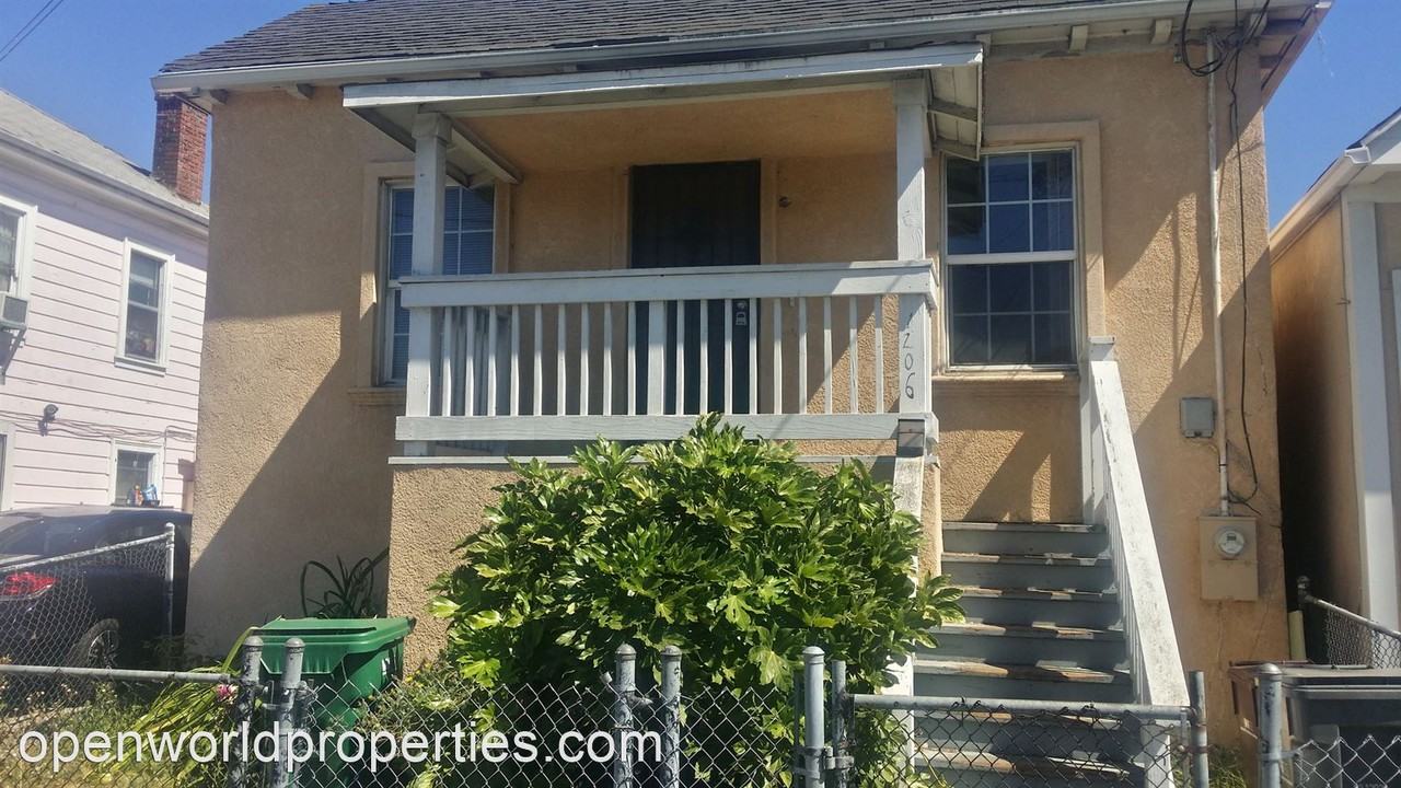 1206 51st Ave - Photo 3 of 7