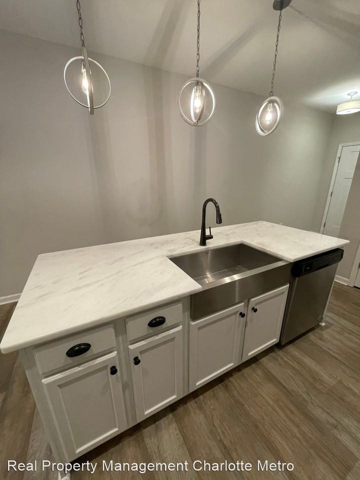 1114 Streamside Ln - Photo 3 of 34