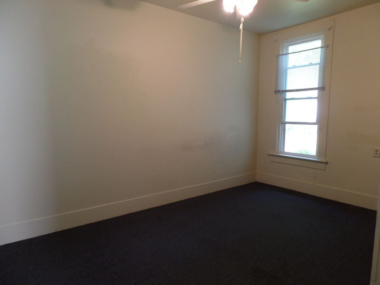 1645 Spruce St - Photo 3 of 9