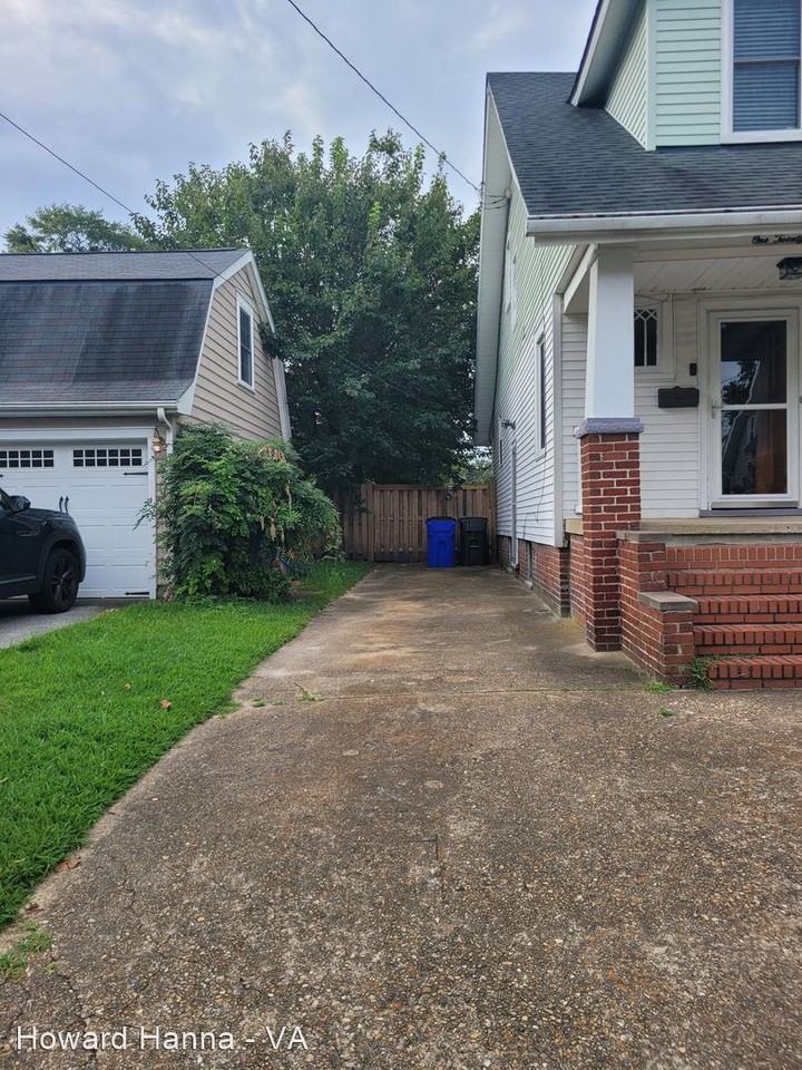 127 E 39th St - Photo 3 of 32