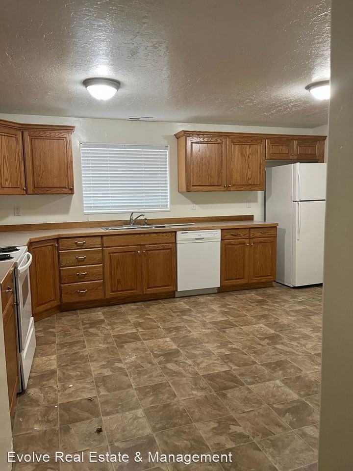 608 E Lagoon BLD E - Photo 3 of 9