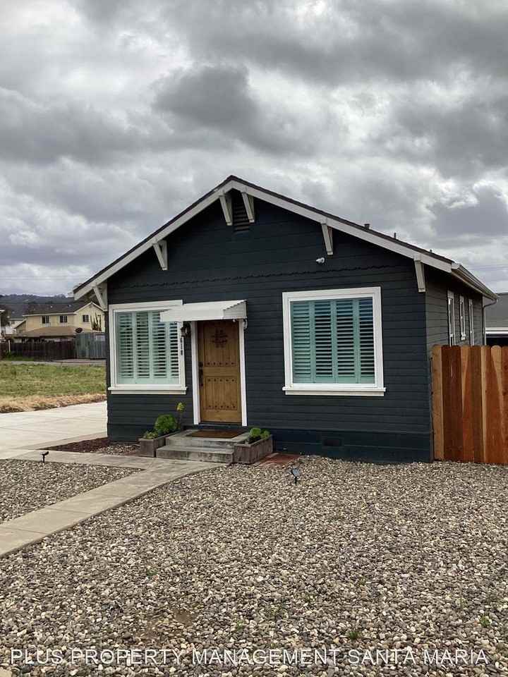 610 E Clark Ave - Photo 2 of 32