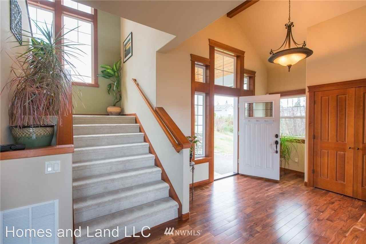 5401 N Commercial St - Photo 3 of 10