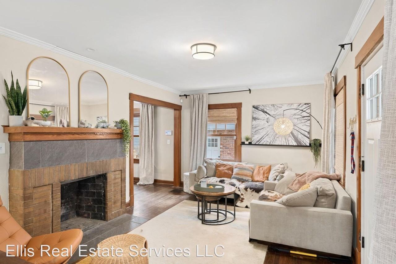 4465 Pennsylvania Ave - Photo 2 of 18