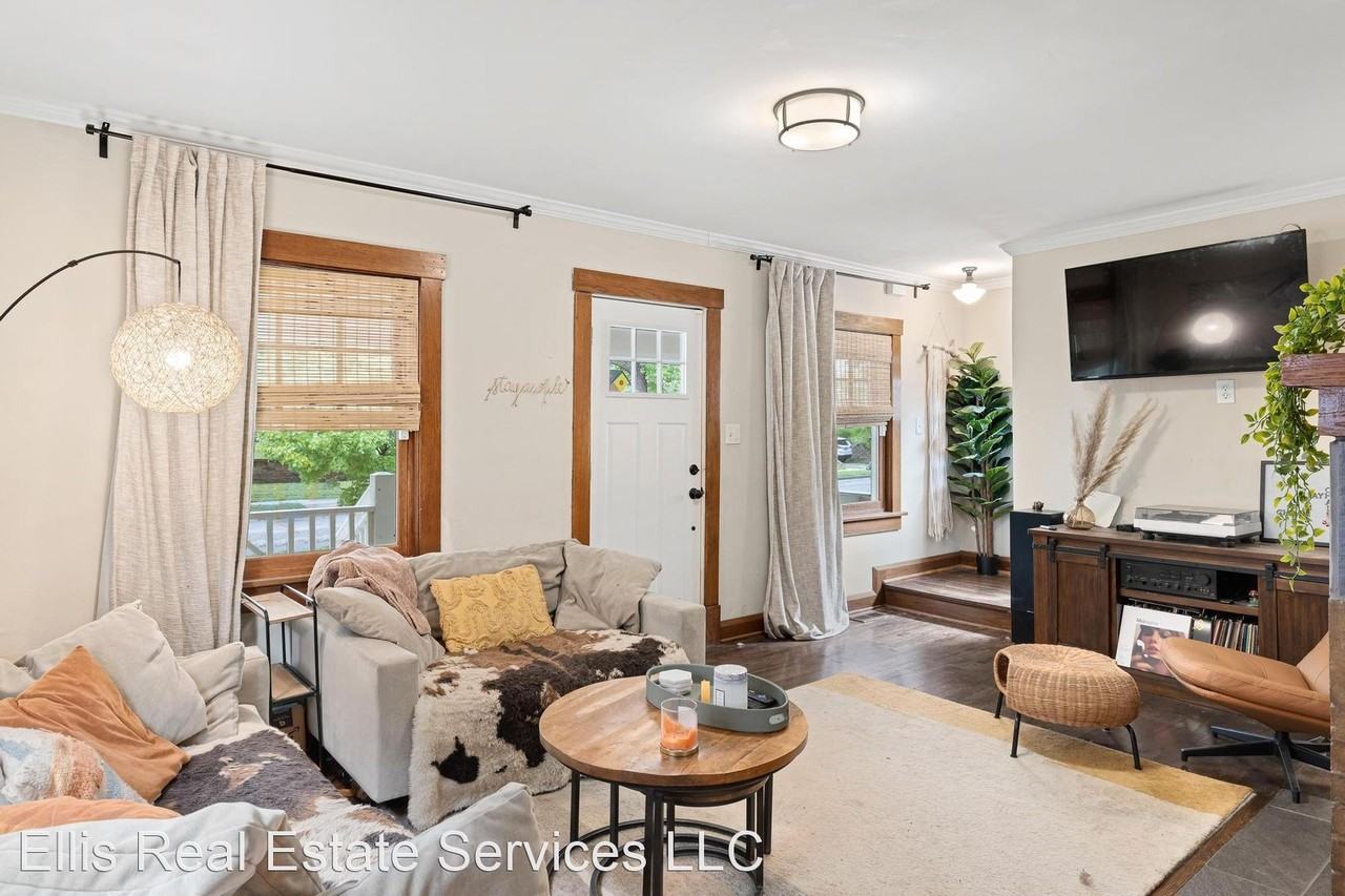 4465 Pennsylvania Ave - Photo 3 of 18