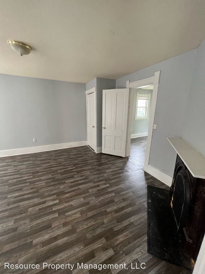 1139 S. 28th - Photo 3 of 5