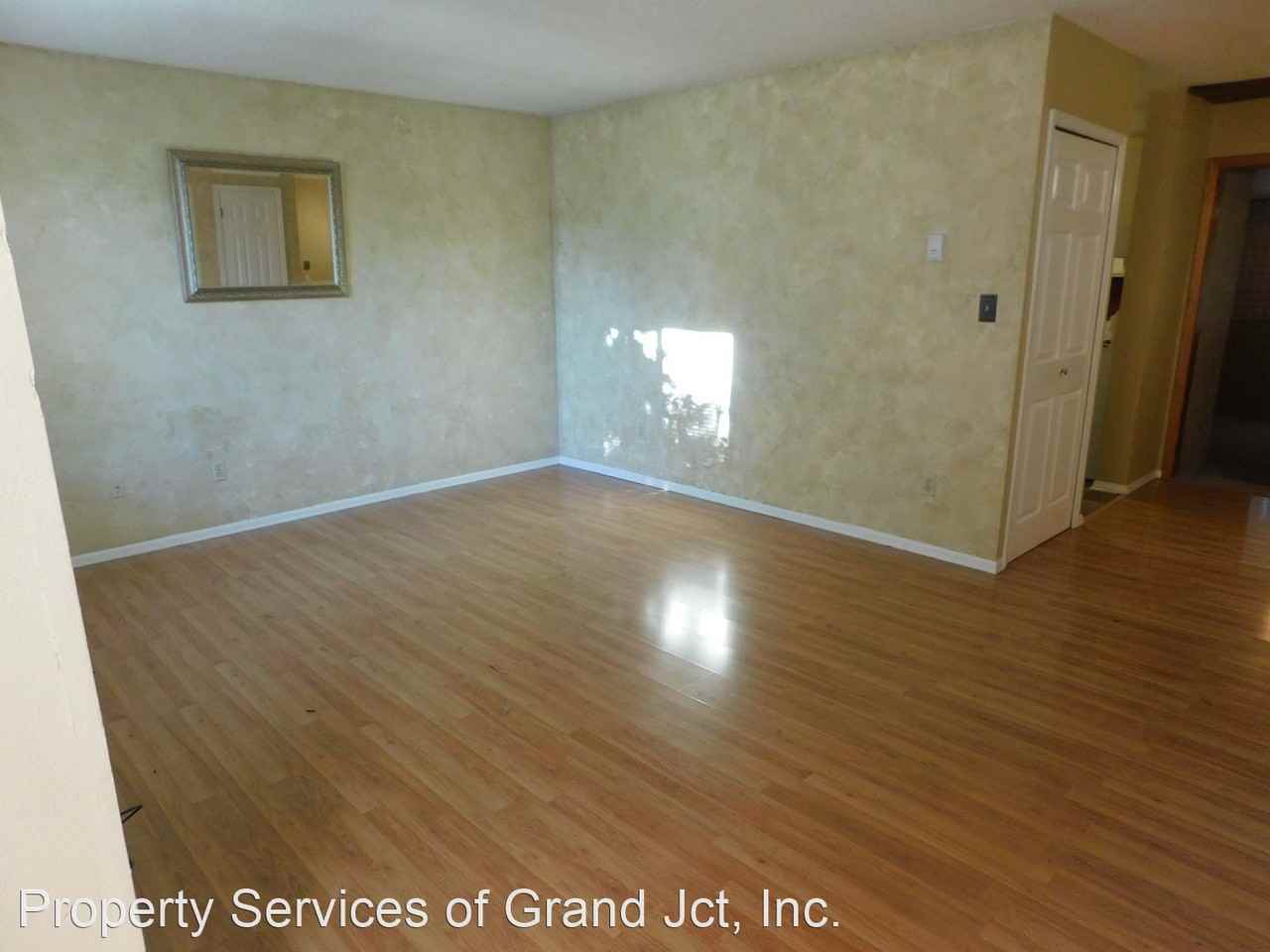563 E Good Hope Cir #E - Photo 2 of 12