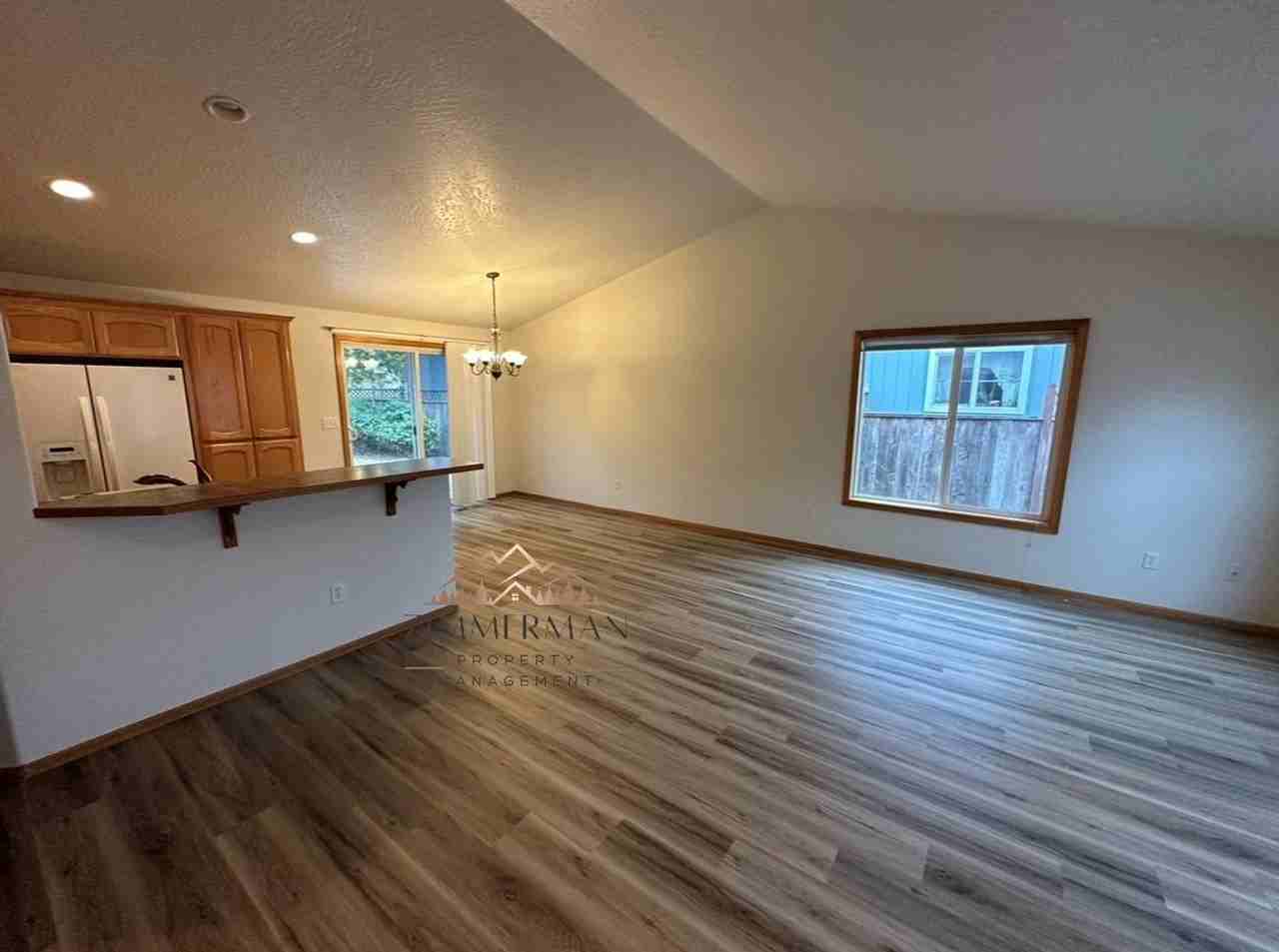 586 Creswood Loop - Photo 3 of 10