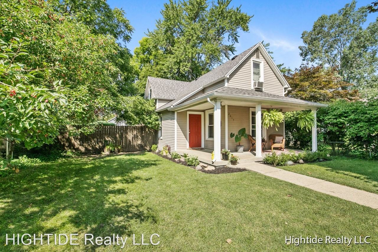 2017 Melita Ave Ne - Photo 2 of 20