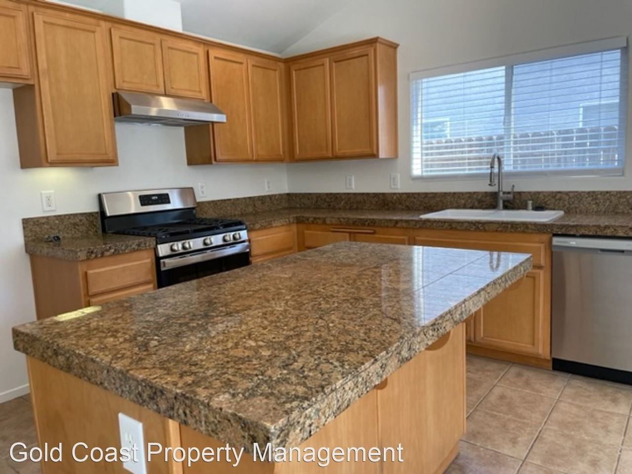 748 Hill St - Photo 2 of 30