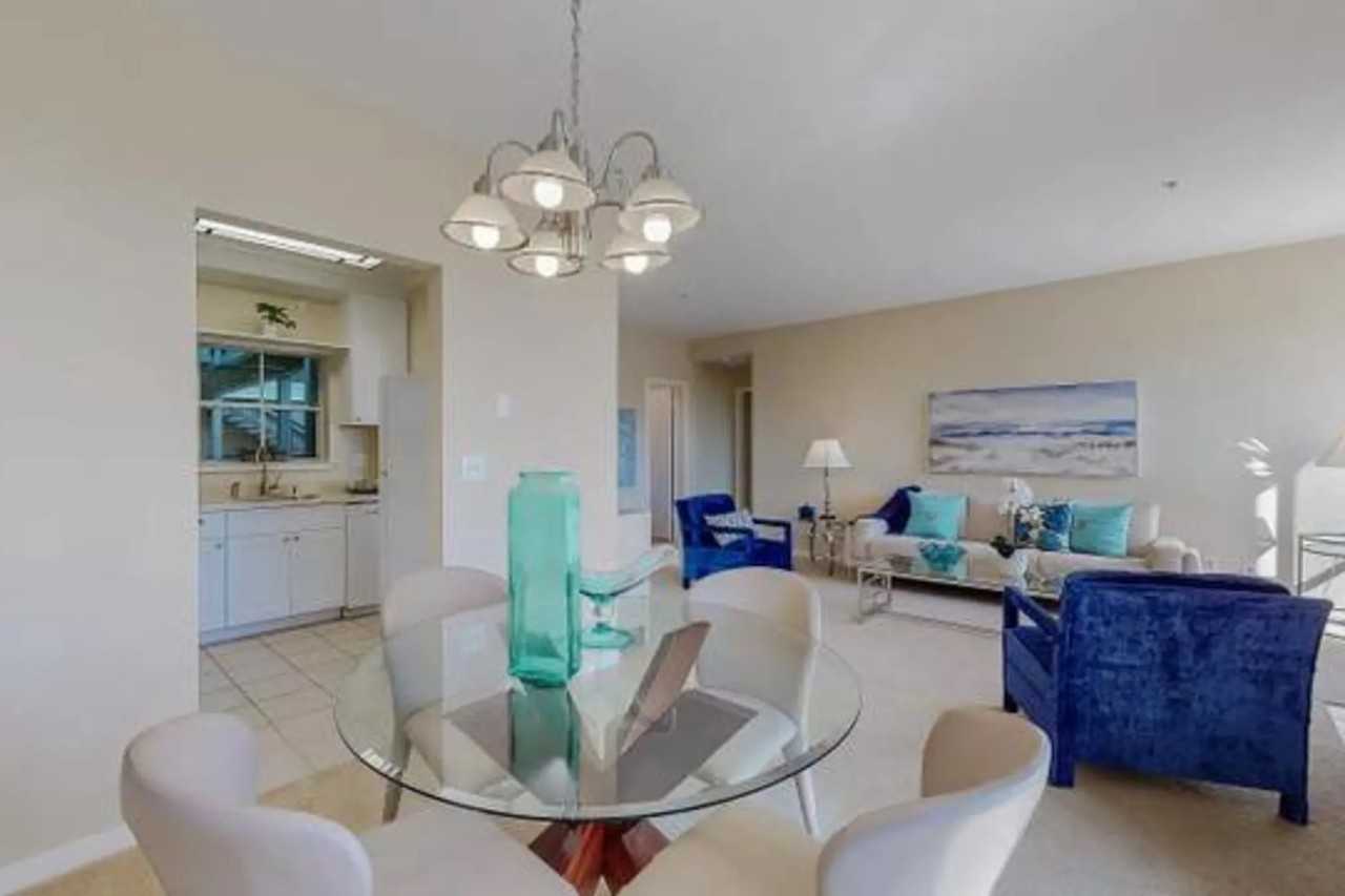 221 S Fremont St - Photo 2 of 9