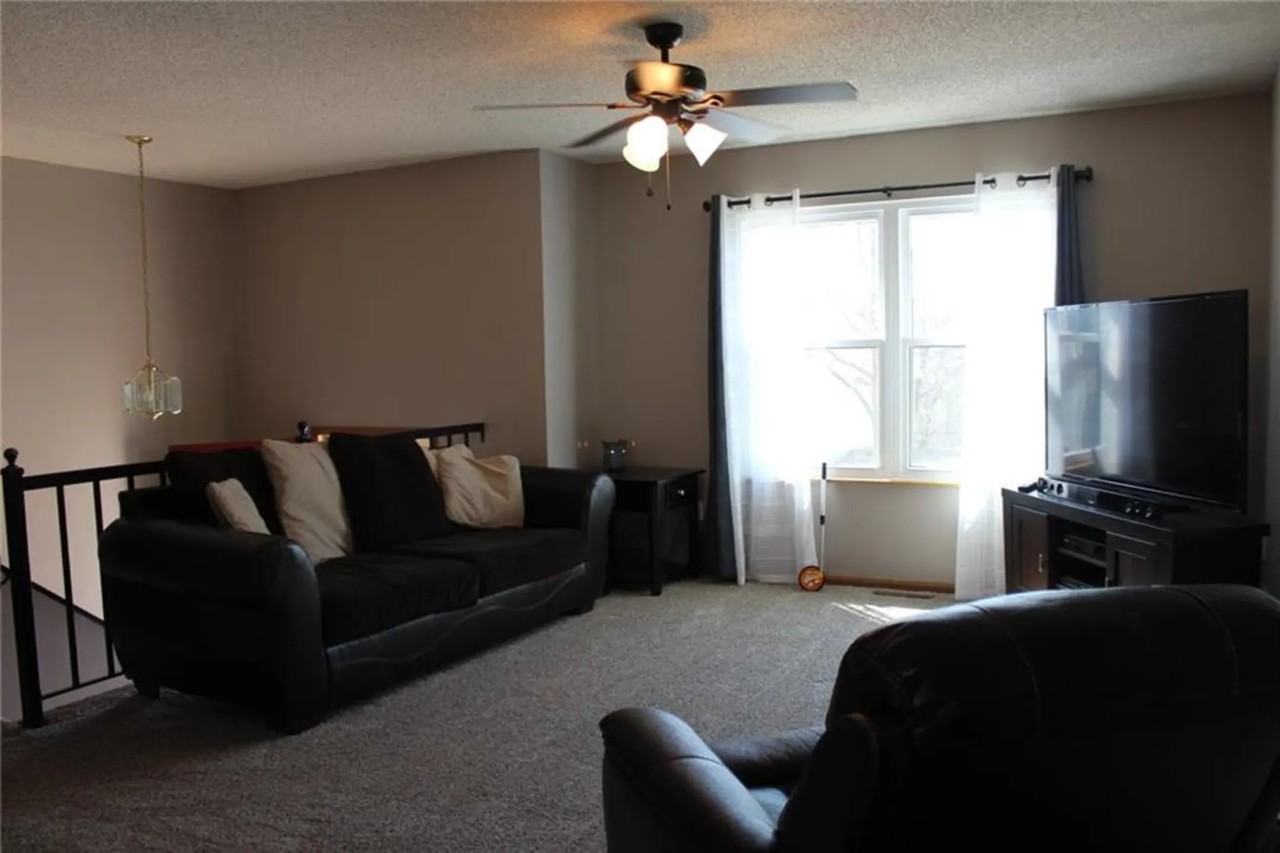 5213 Nw Pennington Ln - Photo 2 of 9