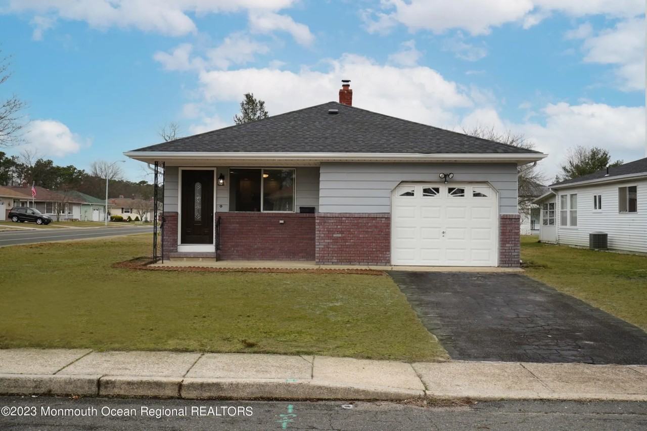 491 Saint Thomas Dr - Photo 2 of 10