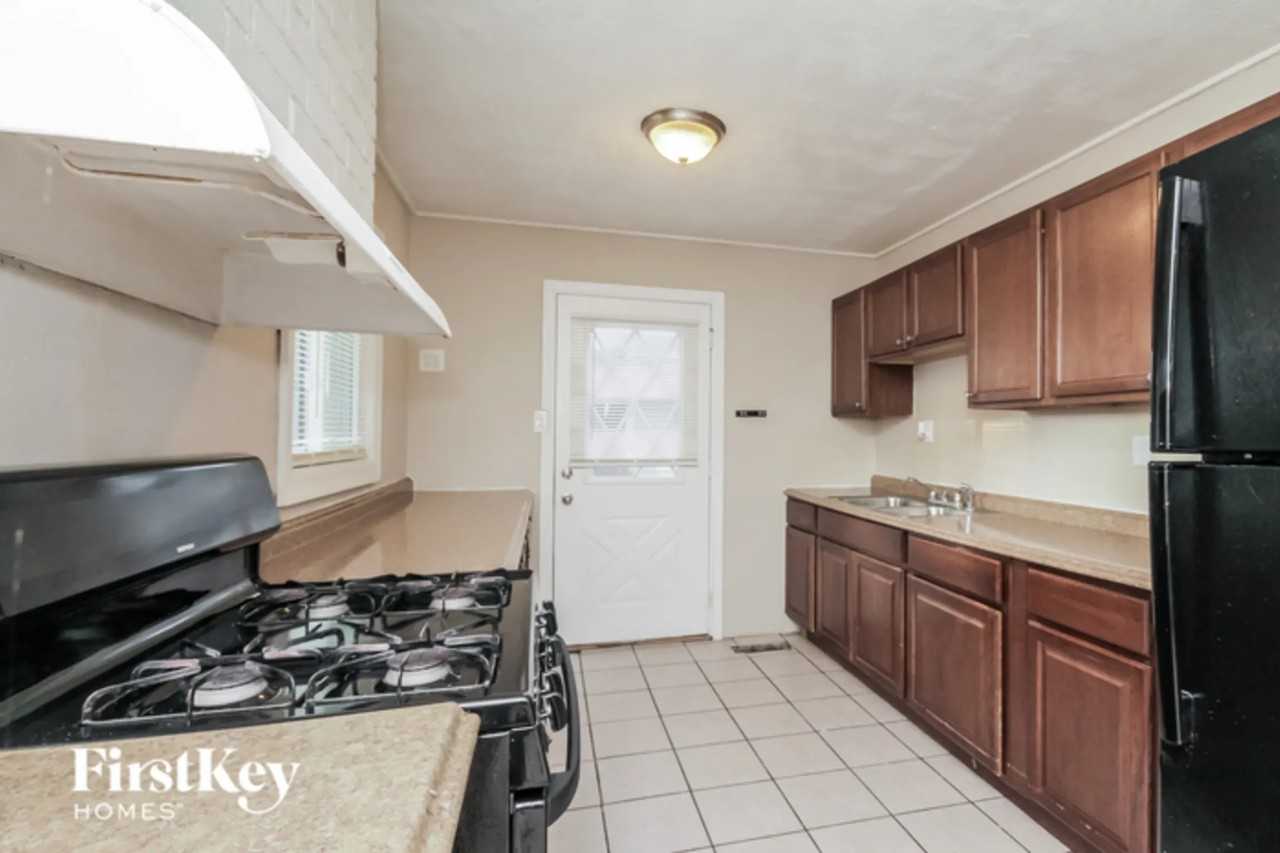 1722 Papoose Rd - Photo 3 of 15