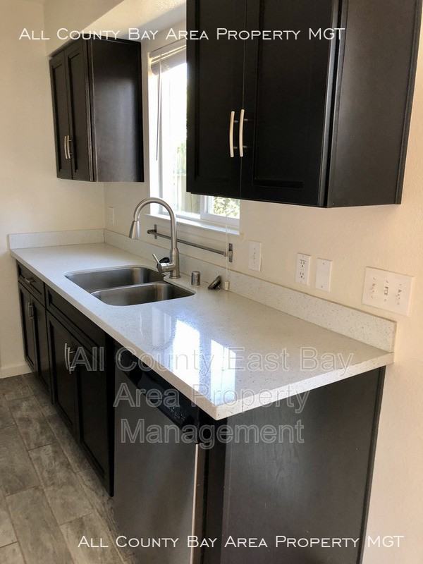 37022 Locust St - Photo 4 of 16