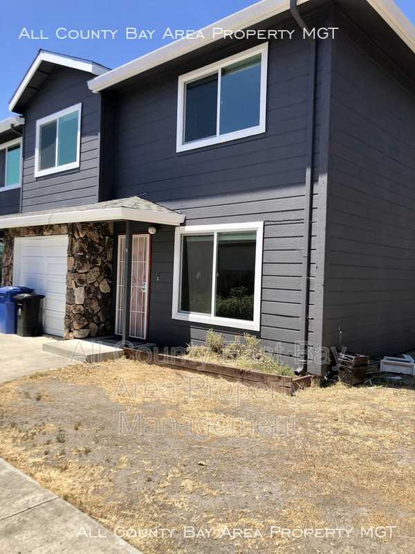 37022 Locust St - Photo 3 of 16