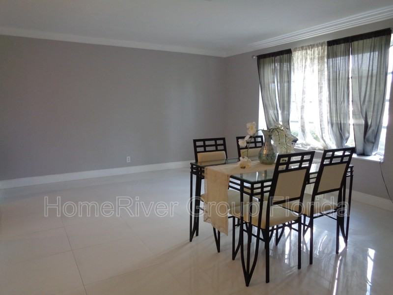 4011 Nw 37th Ter - Photo 2 of 15