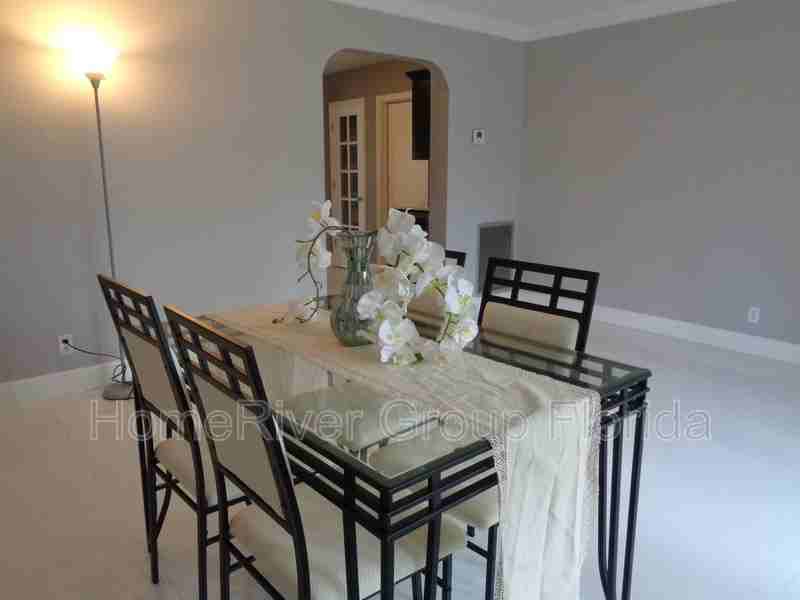 4011 Nw 37th Ter - Photo 3 of 15