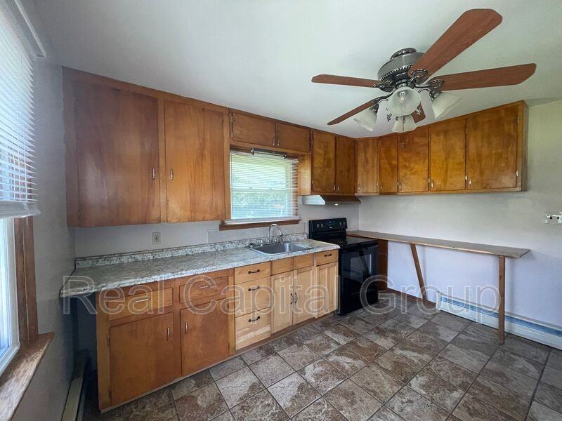 14 Norman Ln - Photo 3 of 11