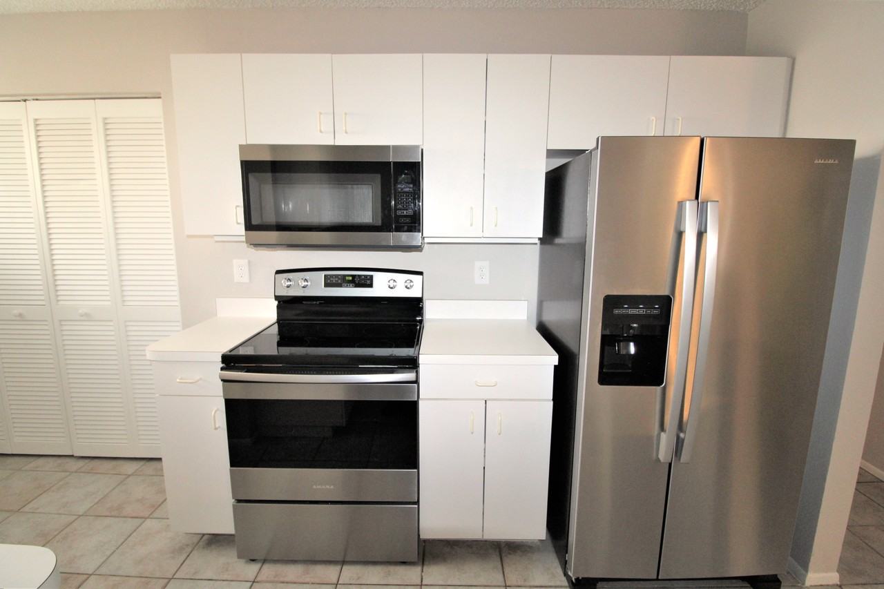 4218 Saint Charles Dr - Photo 2 of 16