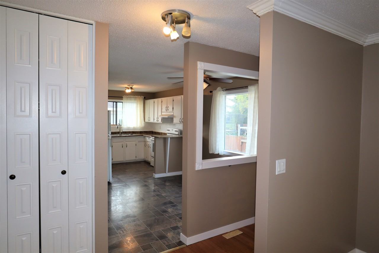 9346 79 St - Photo 3 of 15