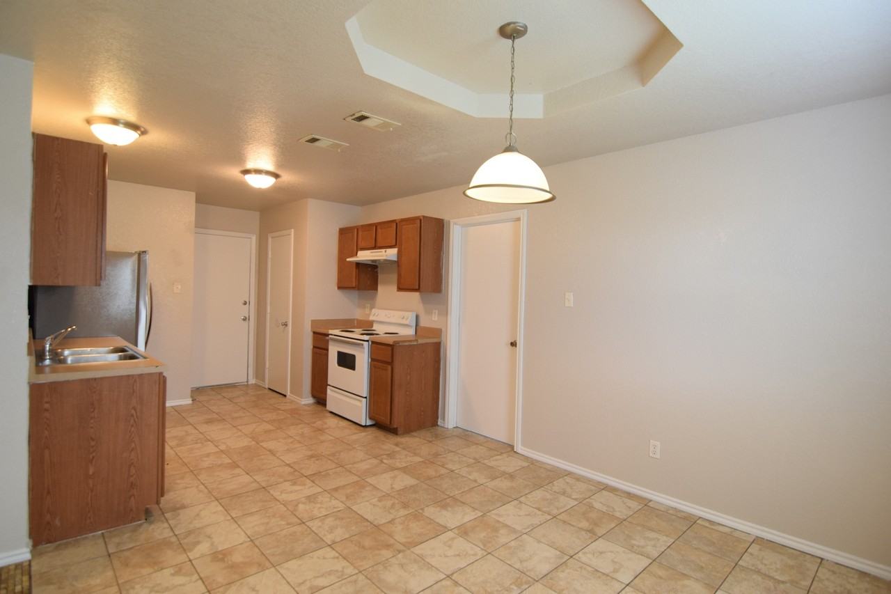 1808 Freedom Loop - Photo 3 of 19