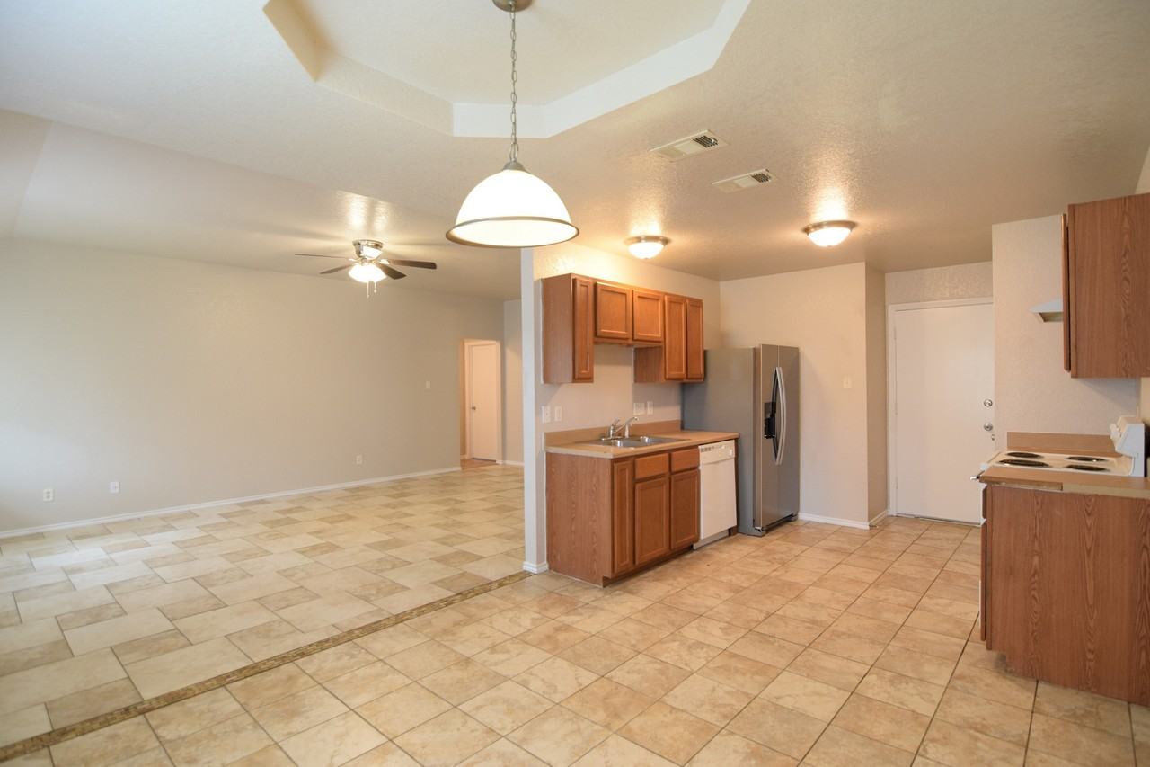 1808 Freedom Loop - Photo 4 of 19