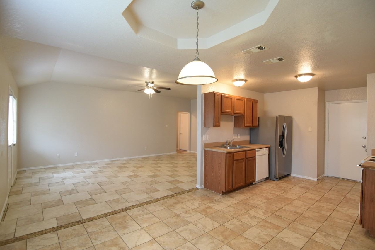 1808 Freedom Loop - Photo 5 of 19