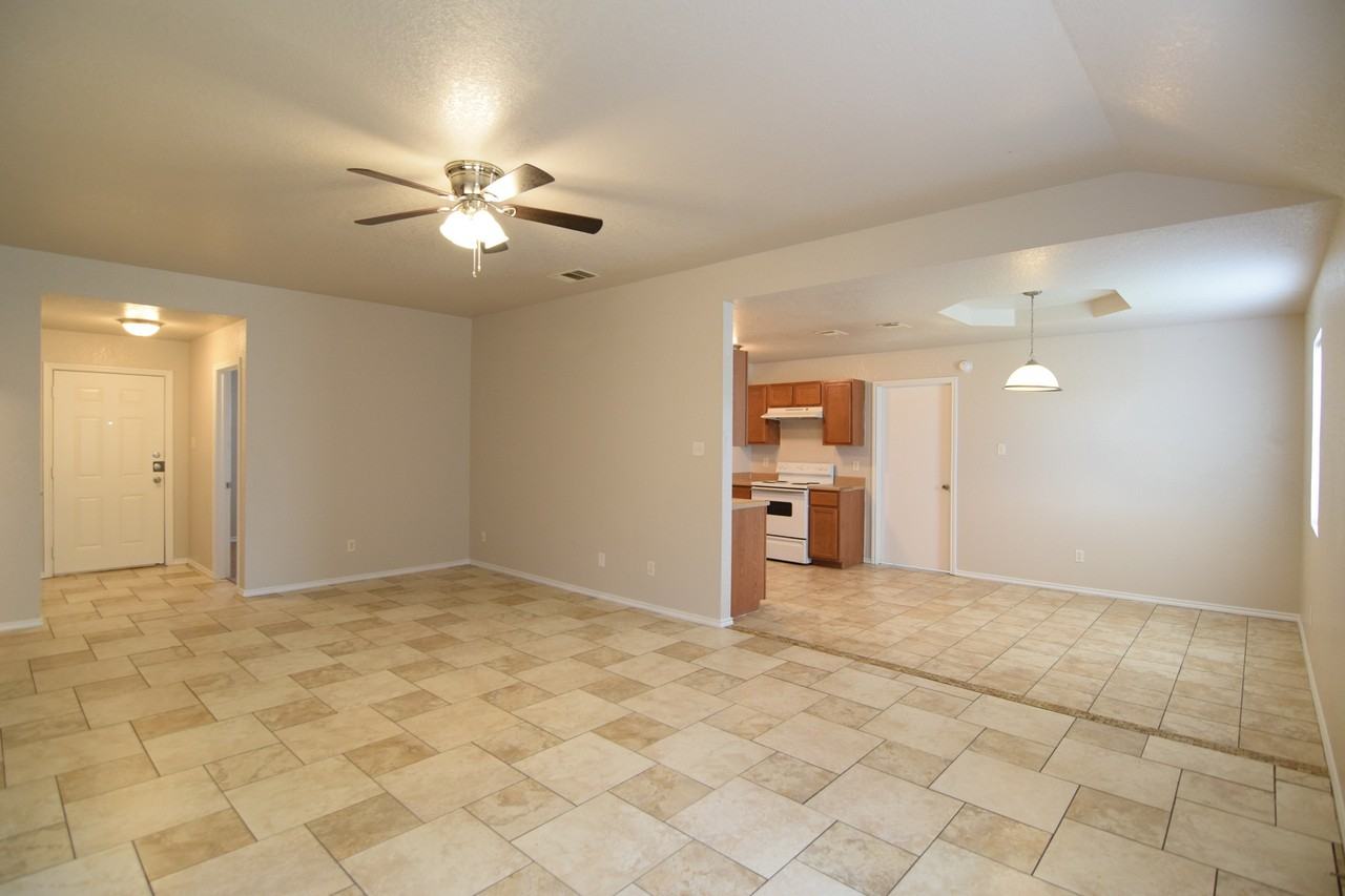 1808 Freedom Loop - Photo 6 of 19