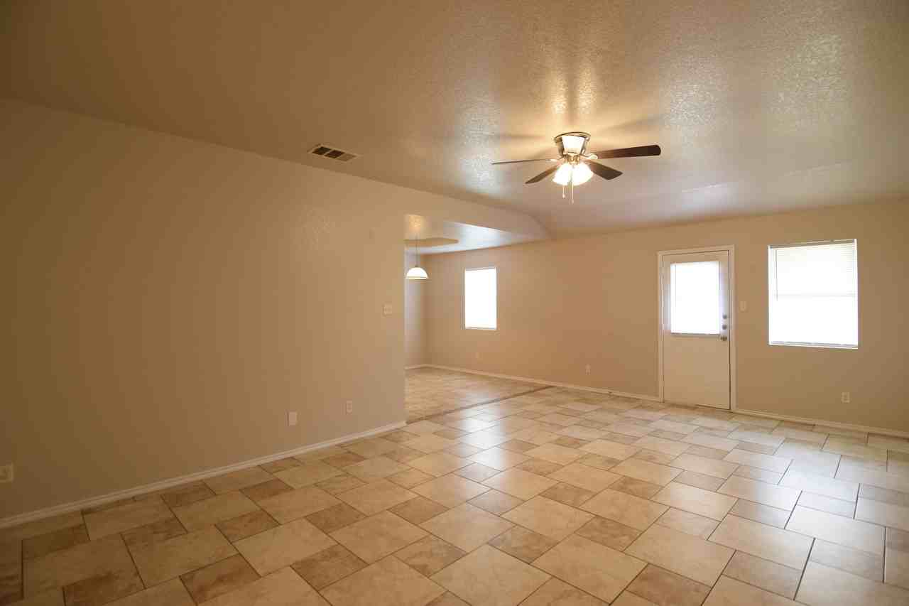 1808 Freedom Loop - Photo 7 of 19