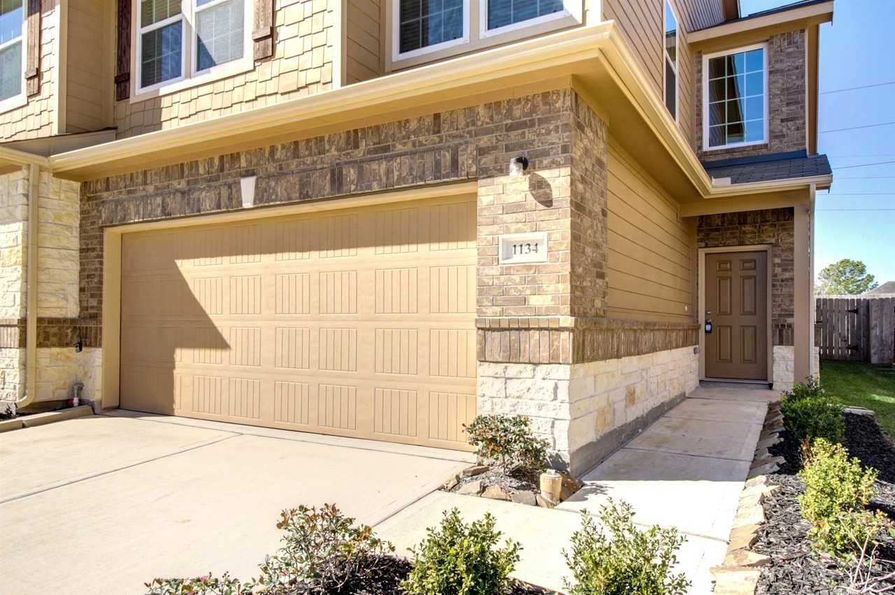 1134 Lexington Grove Dr - Photo 2 of 23