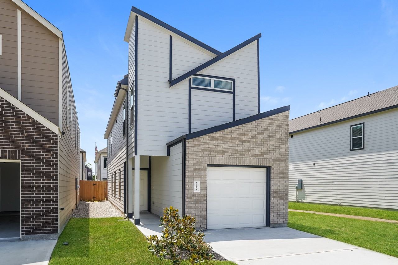 15261 Estrella East - Photo 2 of 16