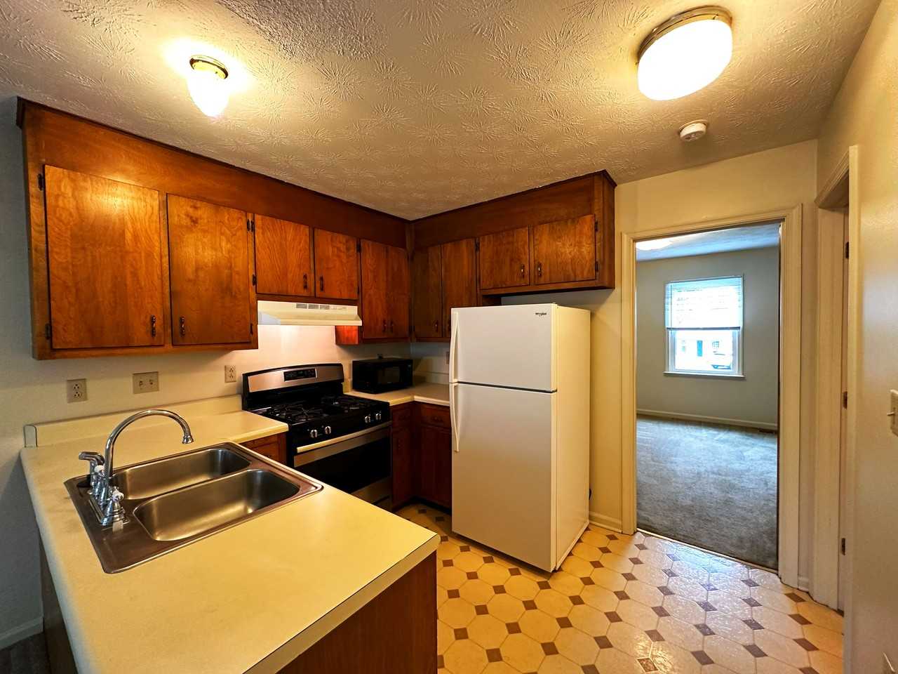 249 Elizabeth Ave - Photo 3 of 16