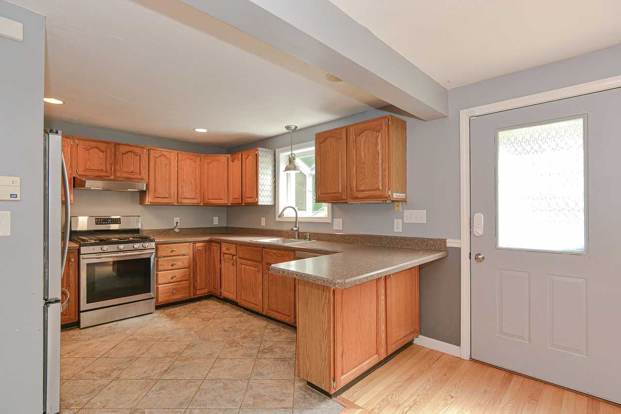 225 Hedges Pond Rd - Photo 3 of 50