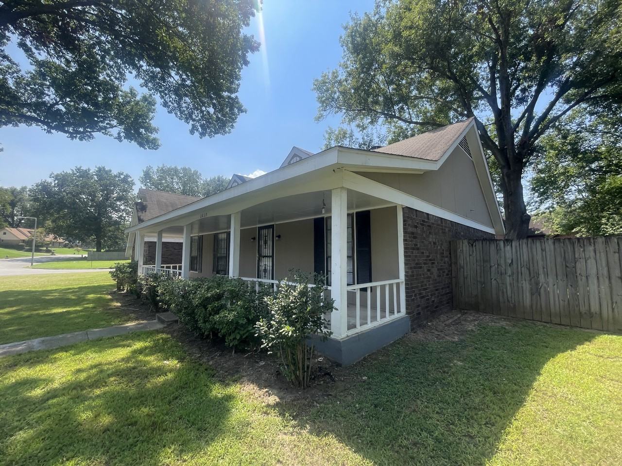 2835 Lynchburg St - Photo 2 of 23