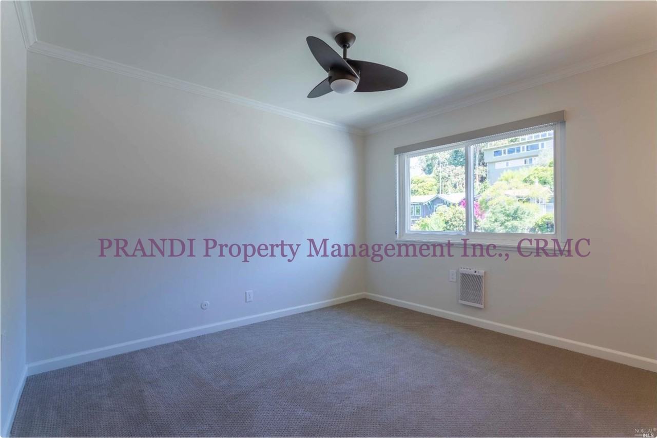 11-19 Mooring Rd - Photo 3 of 13