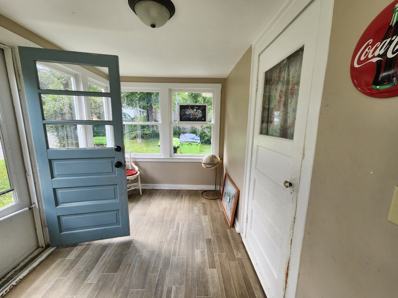 1512 Avenue B St - Photo 2 of 16