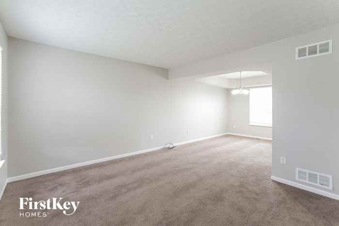 2770 Beal Dr - Photo 3 of 15