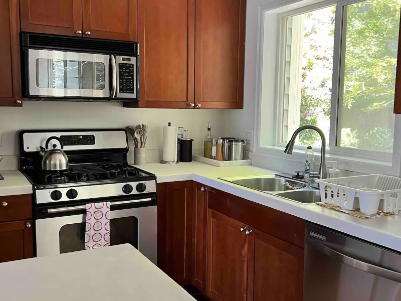 1802 Franklin Ave E - Photo 6 of 19