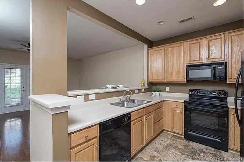 14914 Scothurst Ln - Photo 4 of 24