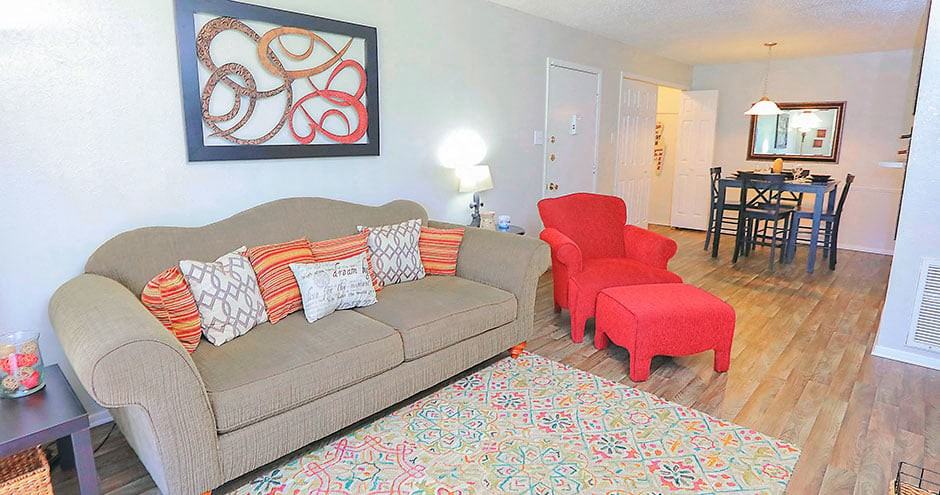 The Ashton Apartments - Photo 6 of 28