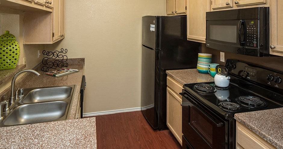 The Versailles Apartments - Photo 4 of 39