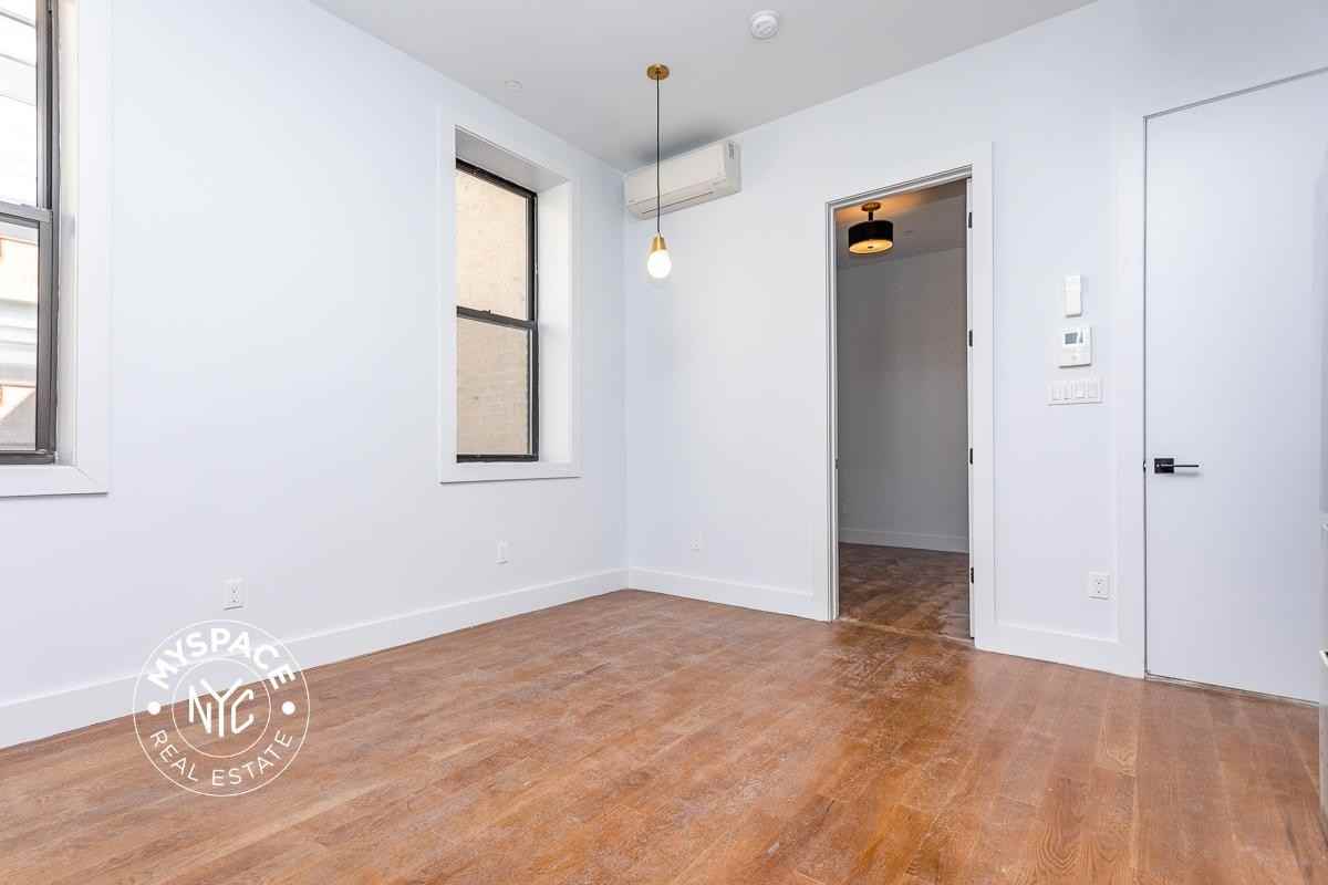 1337 Gates Ave #1D - Photo 4 of 19