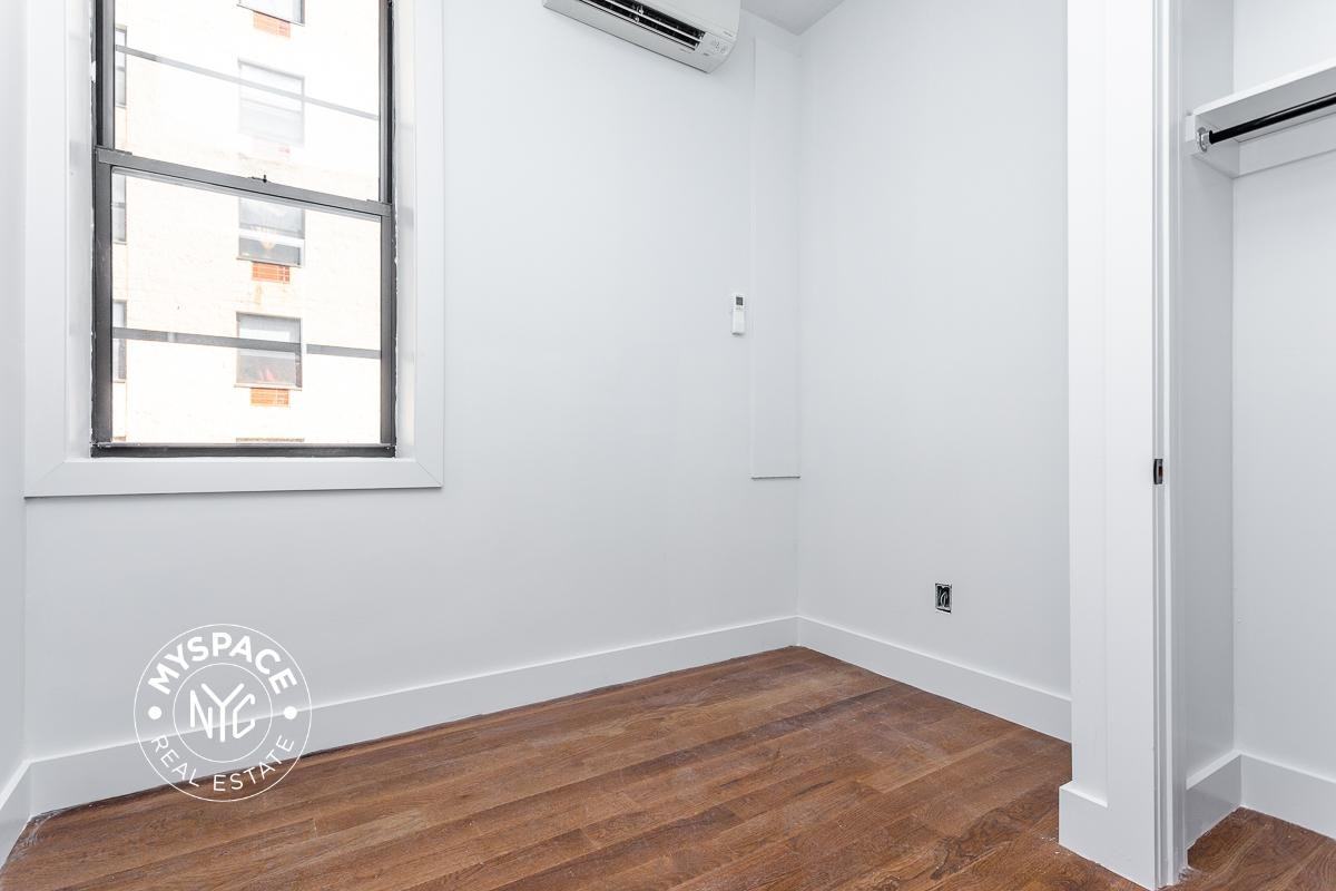 1337 Gates Ave #1D - Photo 5 of 19