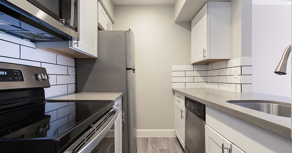 Parq on 50th Apartments - Photo 4 of 39