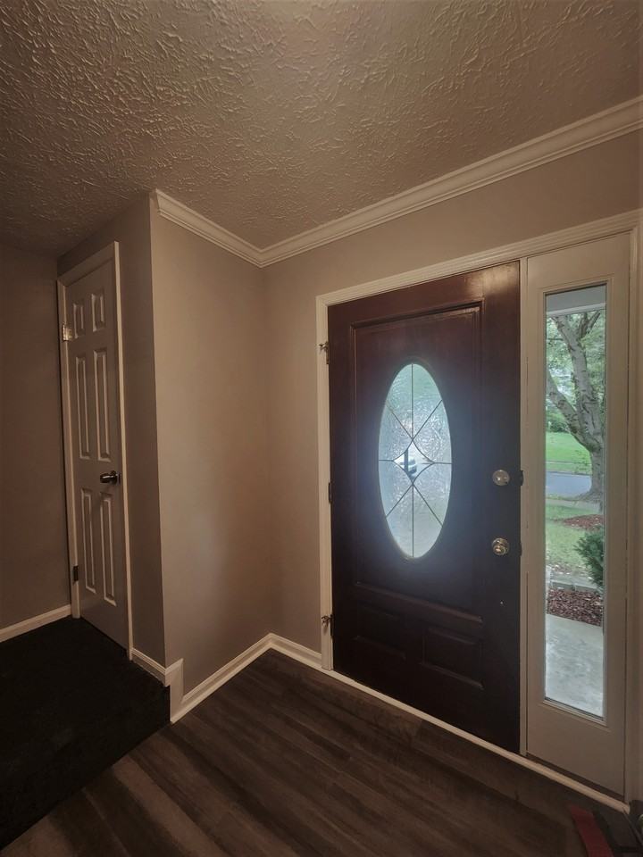 910 Cypress Point Cir - Photo 2 of 10