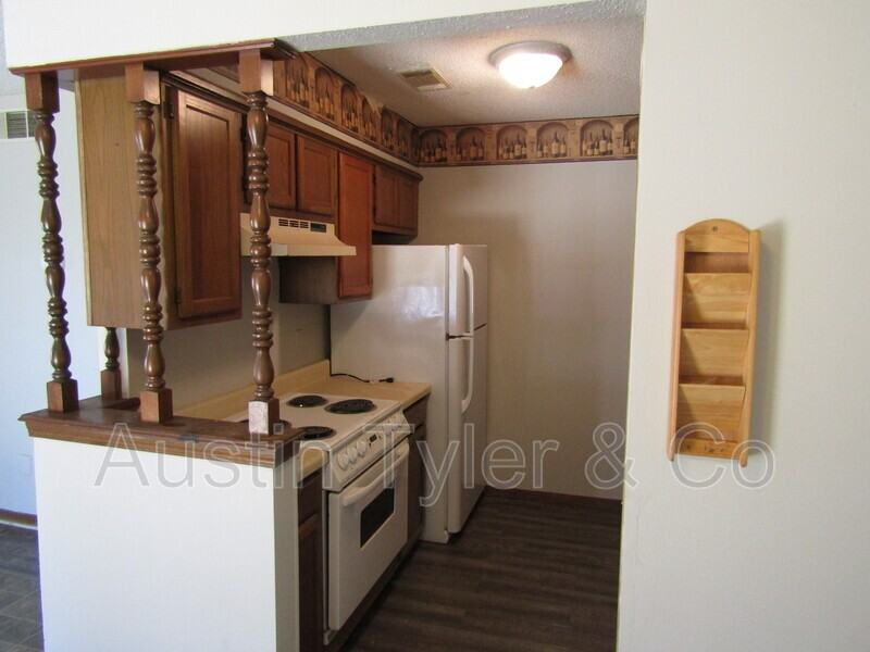 2152B Lovers Ln - Photo 2 of 12