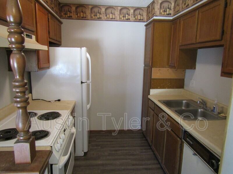 2152B Lovers Ln - Photo 3 of 12